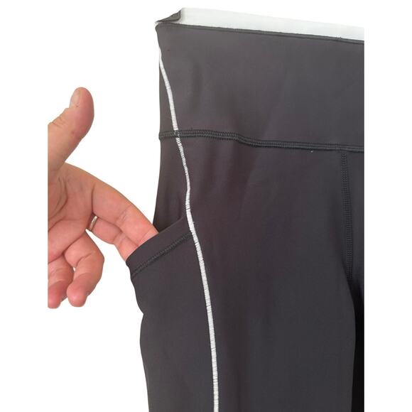 NWT Athleta Black/White Interval Stash Tipped 7/8 Tight Workout Leggings -XXS - Picture 3 of 6